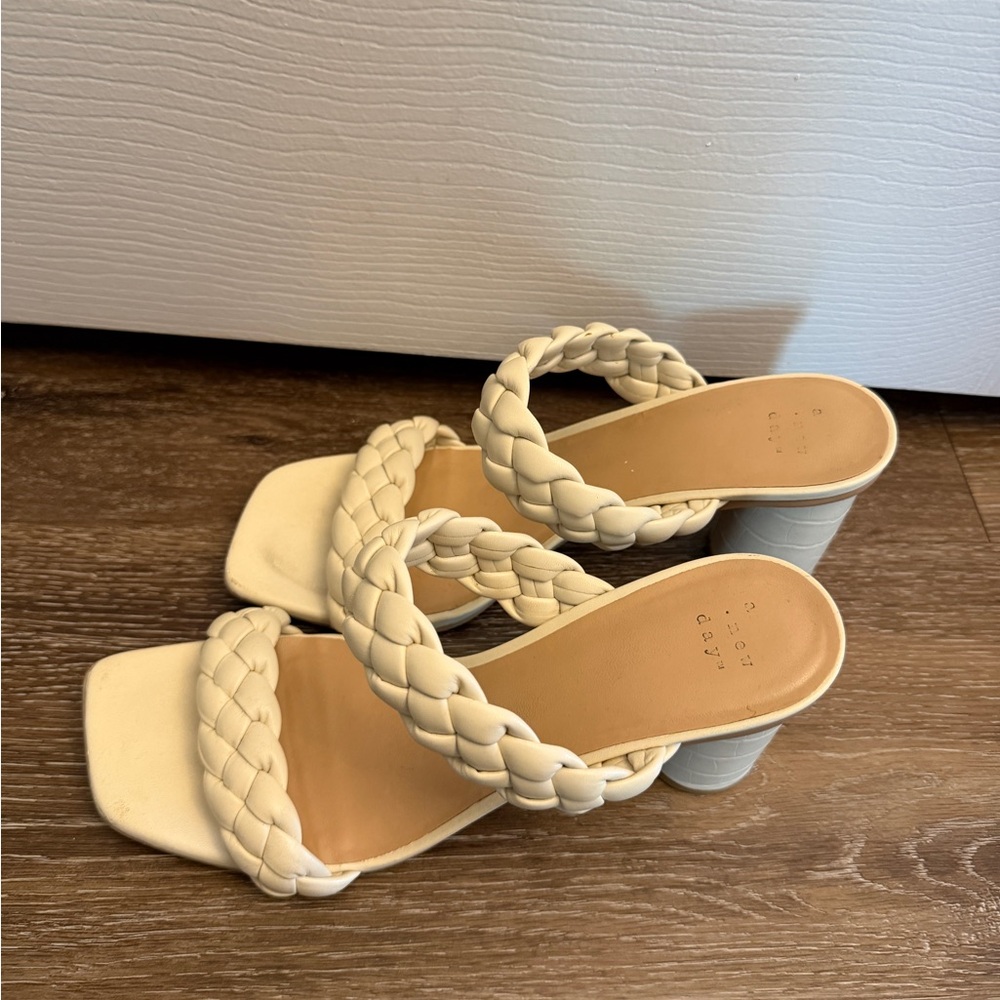 Braided Strap Ivory Sandal Block Heels, Women’s Size 9.5 - Picture 3 of 5